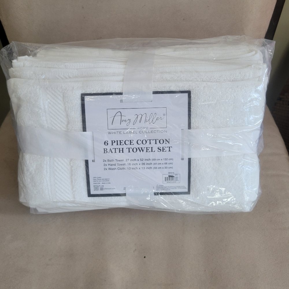 Plush White Bath Towel Soft and Absorbent